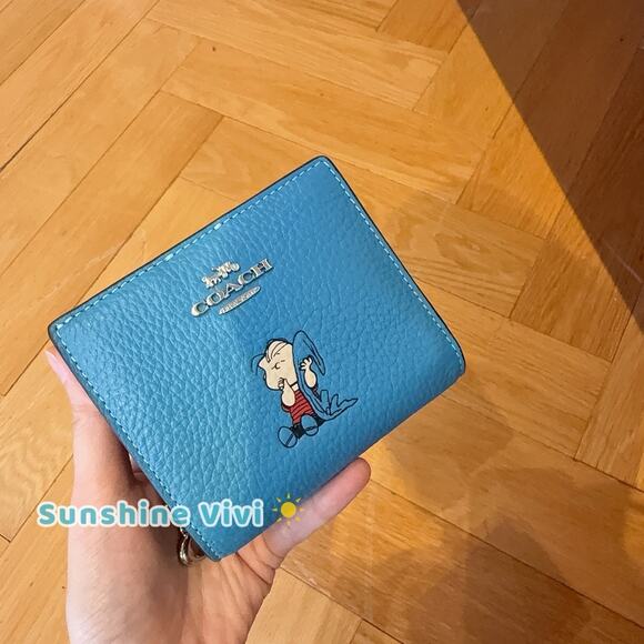 NWT Coach x Peanuts 2025 Snap Wallet CBN91 Linus 75th Anniversary Parrot Blue - Picture 1 of 8